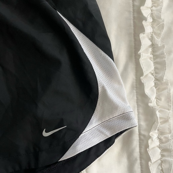 Nike Dri-Fit Athletic Women's Black and White Lined Drawstring Running Shorts XS - Picture 3 of 5